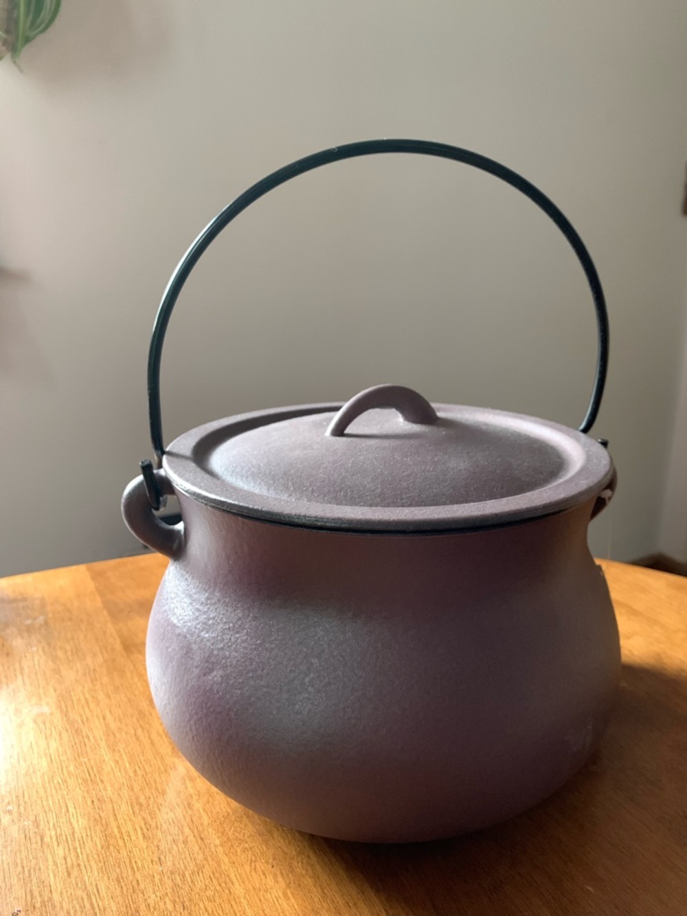 Smith & Clark 4qt Purple Cast Iron Cauldron Witches Brew with Lid Halloween NWT